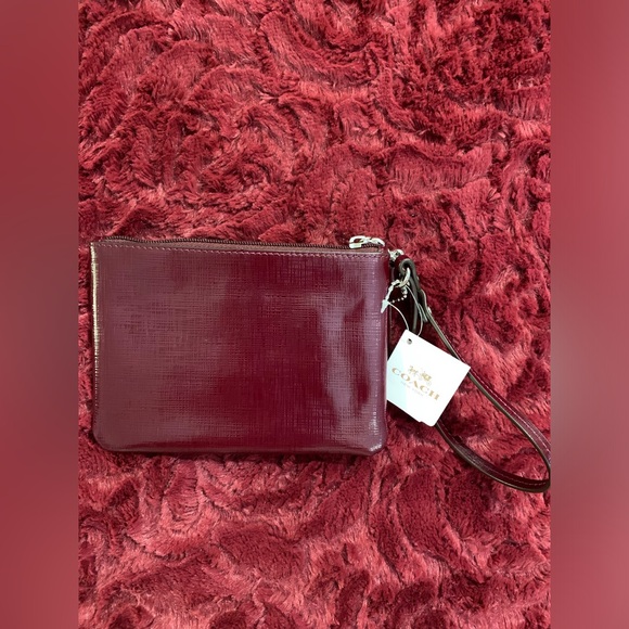 Brand NWT Coach Darcy Patent Bow Small Wristlet - Picture 5 of 6